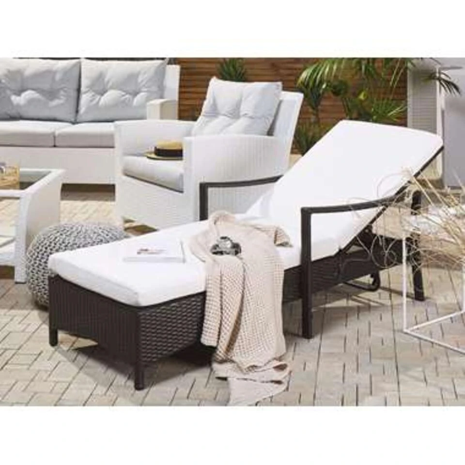 Beliani Tuinligstoel VASTO - Bruin Pe Rotan 6 Beliani Tuinligstoel VASTO - Bruin Pe Rotan - Afbeelding 4